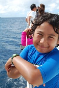 子ども用ラッシュガードのメリットとデメリット。ラッシュガード禁止のプール条件