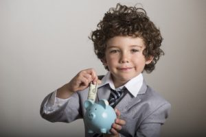 小学生の子供。お小遣いはいつからあげる？相場はいくらなの？