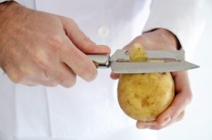 ジャガイモを保存→緑色になった。芽と同じ毒がある？ソラニンとは？